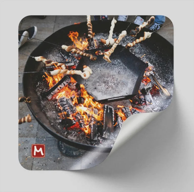 Aufkleber Stockbrot backen an der großen Lagerafeuerstelle am Mohrenhof
