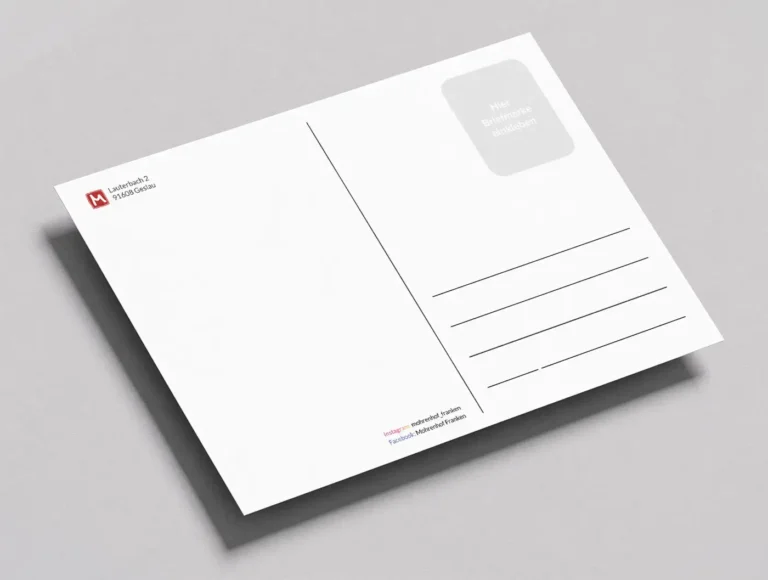 Rückseite der Mohrenhof-Postkarte mit Adressfeld, Briefmarkenfeld und Social-Media-Links