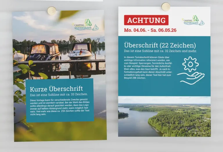 Zwei gedruckte Aushänge für den Campingplatz mit Veranstaltungshinweisen und Notfall-Infos an einer Wand