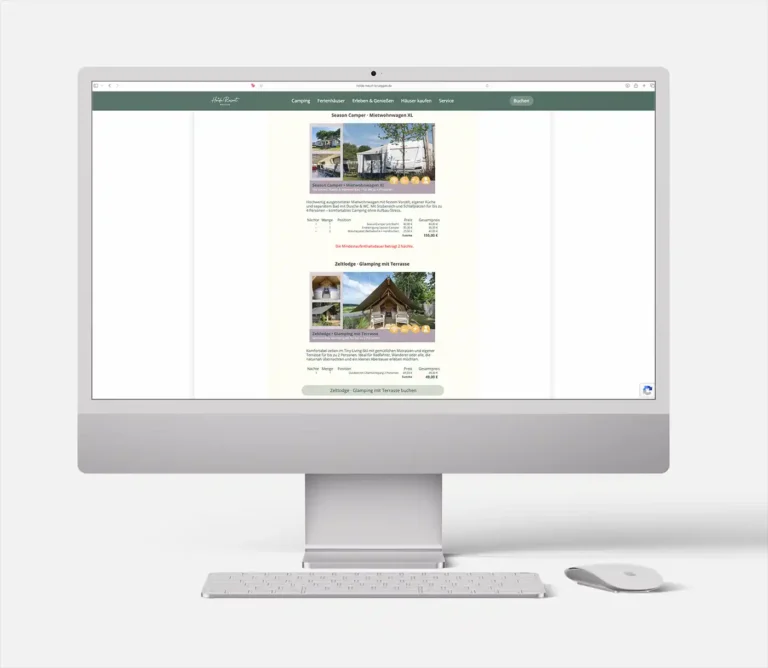 Computer-Bildschirm mit der Online-Buchungsübersicht für Mietwohnwagen und Zeltlodges im Heide-Resort