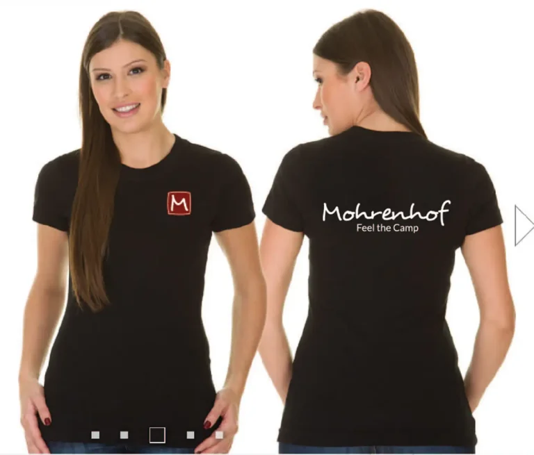 Schwarzes Damen-T-Shirt mit Mohrenhof-Logo auf der linken Brust und Schriftzug auf dem Rücken