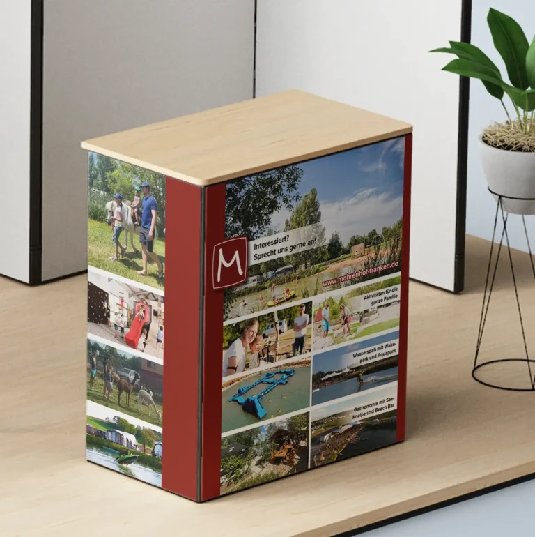 3D-Mockup der Textil-Falttheke des Campingplatzes Mohrenhof mit verschiedenen Aktivitätsfotos