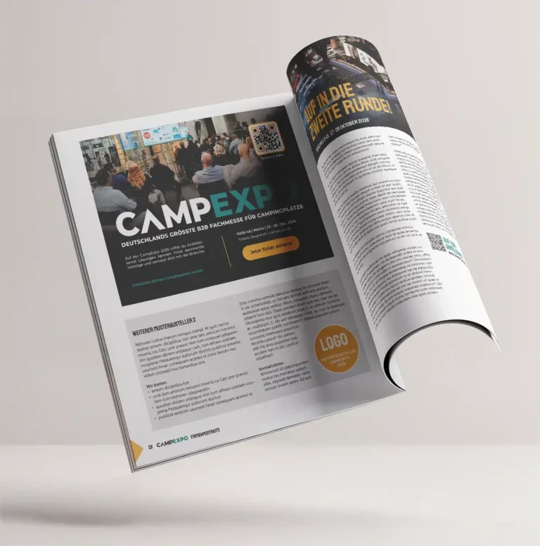 Aufgeschlagenes Magazin mit der gedruckten Werbeanzeige für die CampExpo 2026